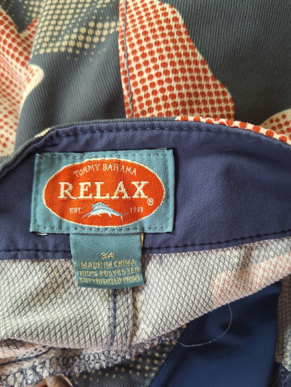 Tommy Bahama Relax men's board shorts featuring a Large Hibiscus Swim Trunk Sz L - Picture 3 of 3